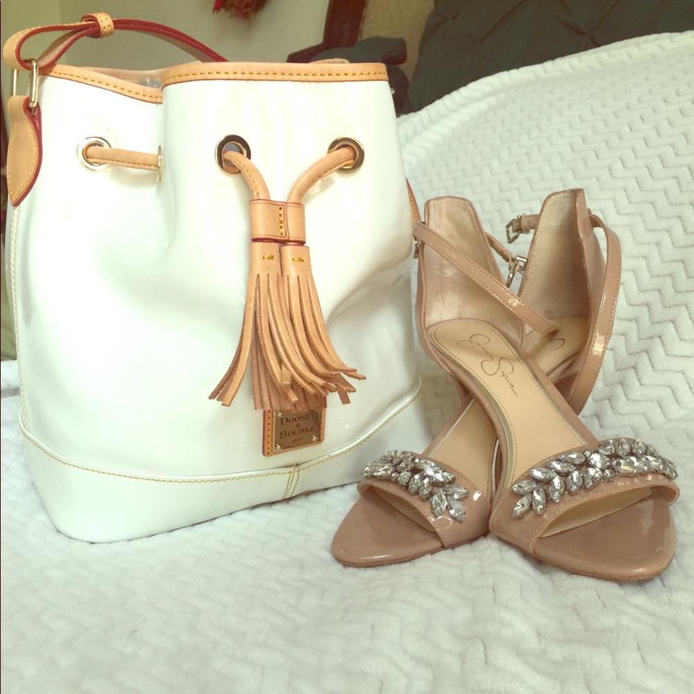 ⚜️💛Timeless Dooney & Bourke Drawstring Bag💛⚜️